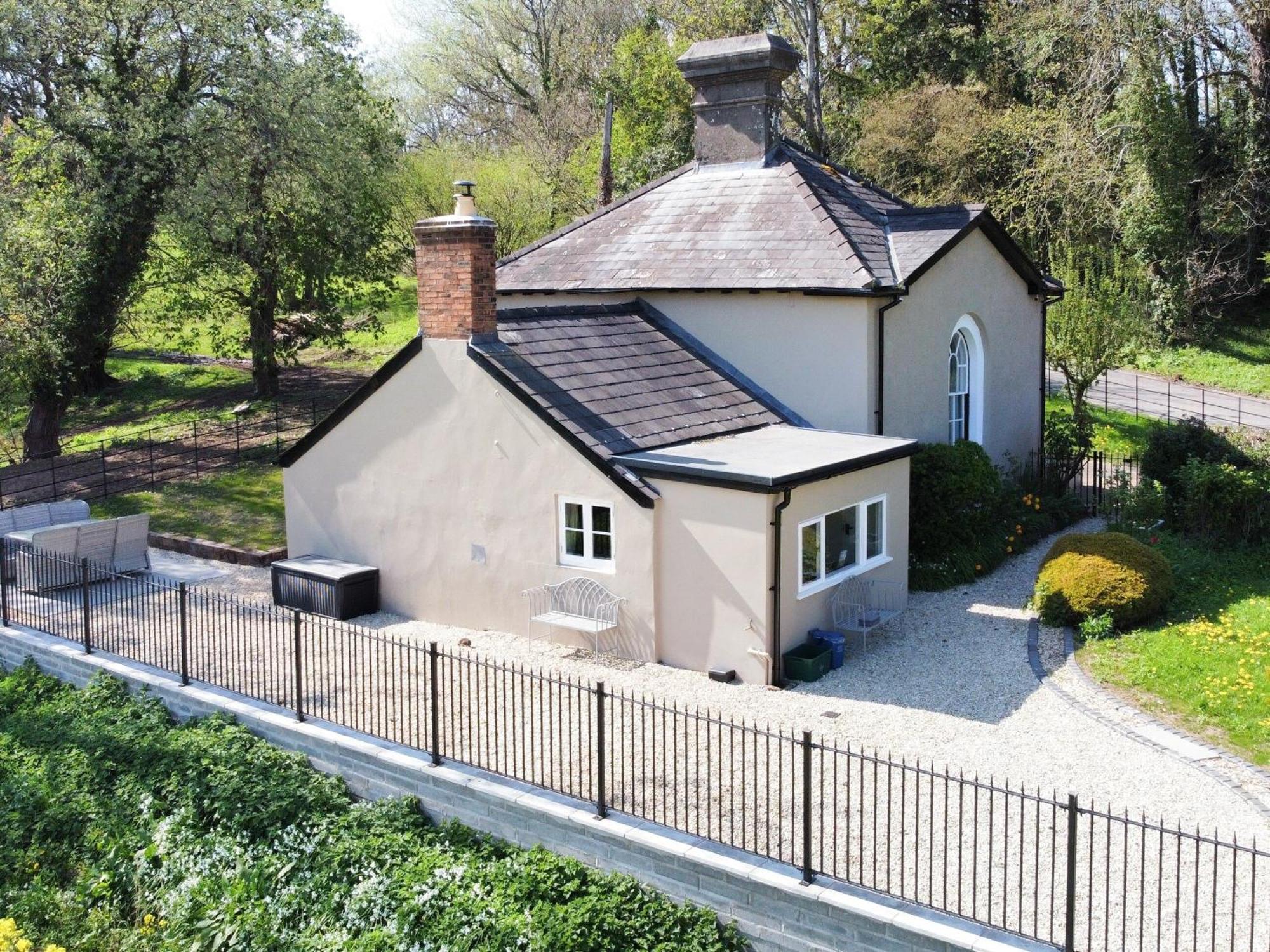 The Lodge Wonastow Exterior photo